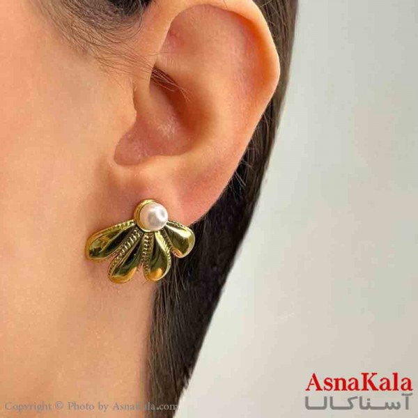 گوشواره دخترانه مینیمال طرح چهارگل و مروارید فشن رنگ طلایی کد GSH151787W