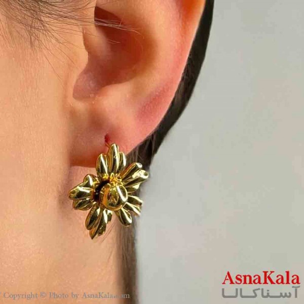 گوشواره دخترانه مینیمال طرح گل برجسته فشن رنگ طلایی کد GSH151791W