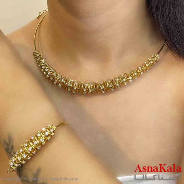 نیم ست زنانه پینترستی  شامل گردنبند و دستبند طرح پیچ  رنگ طلایی کد NIM14902W