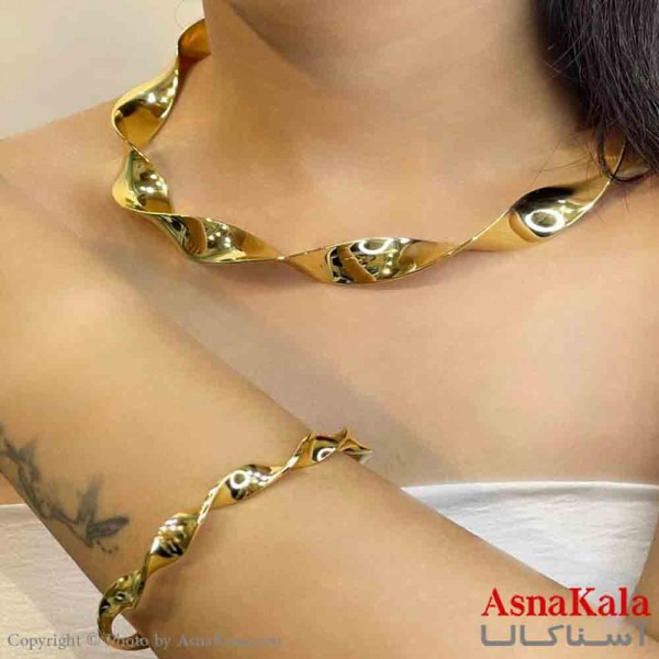 نیم ست زنانه پینترستی  شامل گردنبند و دستبند طرح پیچ آینه ای رنگ طلایی کد NIM14903W