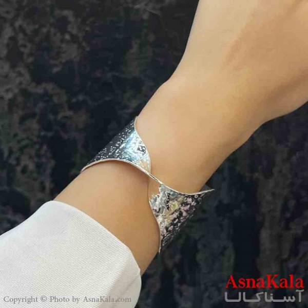 دستبند دخترانه پینترستی استیل  آینه ای پیچ ترند رنگ نقره ای کد DSB181208W
