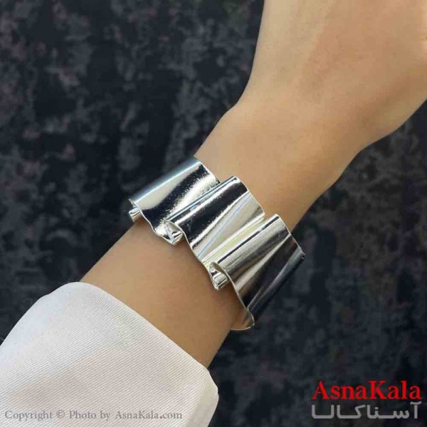 بنگل دخترانه پینترستی استیل طرح  آینه ای مورب برجسته رنگ نقره ایی کد DSB181253W