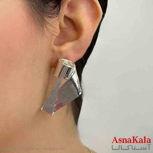 گوشواره دخترانه مینیمال طرح مثلث برجسته رنگ نقره ای کد GSH151835W