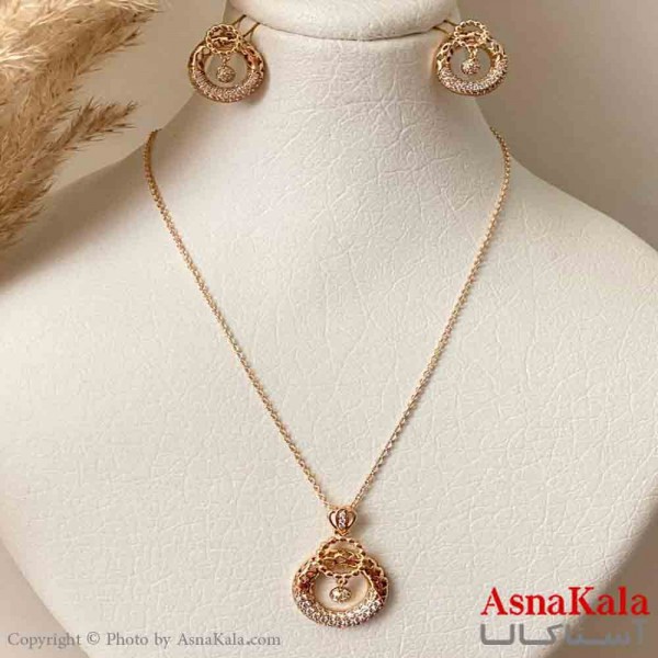 نیم ست زنانه ژوپینگ مدل کارتیر نگیندار شامل گوشواره و آویز رنگ طلایی کد NIM14946W