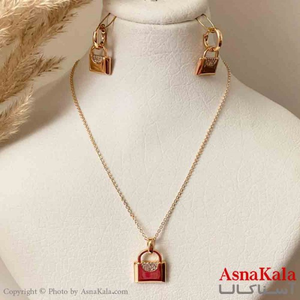 نیم ست زنانه ژوپینگ مدل قفل نگیندار شامل گوشواره و آویز رنگ طلایی کد NIM14950W