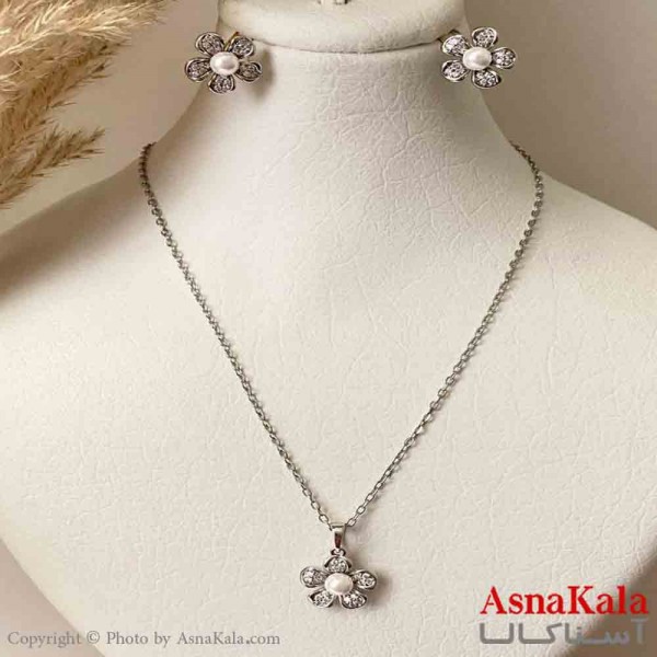 نیم ست زنانه ژوپینگ مدل گل و مرواریدی نگیندار شامل گوشواره و آویز رنگ نقره ایی کد NIM14953W