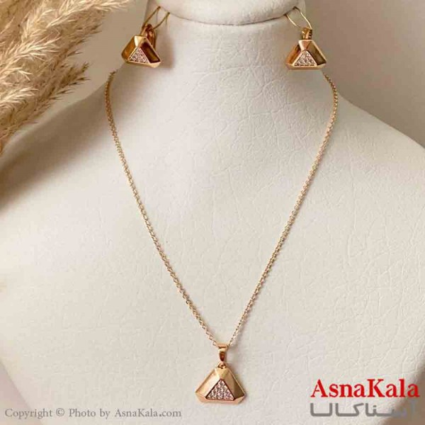نیم ست زنانه ژوپینگ مدل مثلث نگیندار شامل گوشواره و آویز رنگ طلایی کد NIM14961W