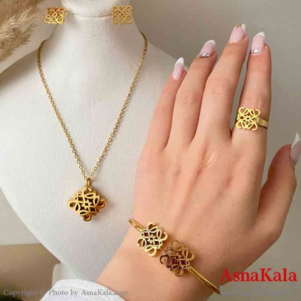 سرویس زنانه شامل گردنبند و گوشواره و دستبند و انگشتر استیل مدل لوئوه رنگ طلایی کد NIM14996W