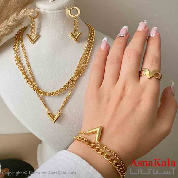 سرویس زنانه شامل گردنبند و گوشواره و دستبند و انگشتر استیل مدل دو لاین هفت نگین رنگ طلایی کد NIM14999W