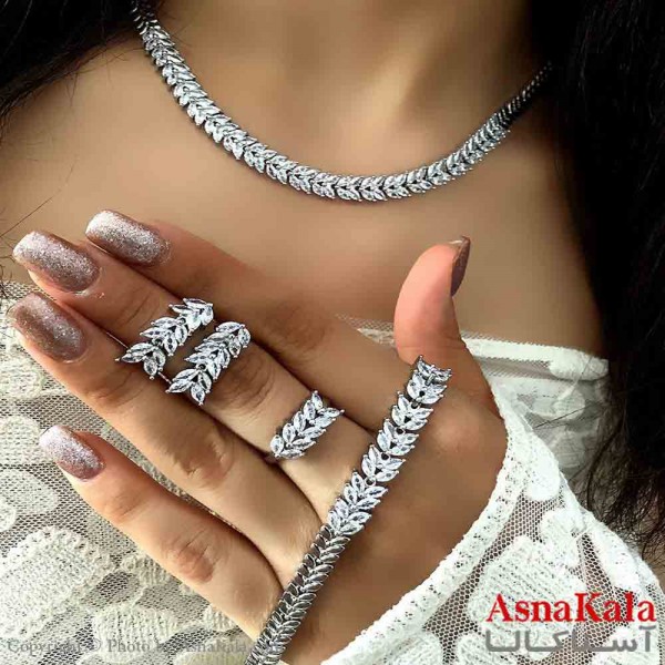 سرویس جواهری مخصوص عروس شامل گردنبند و گوشواره و دستبند و انگشتر  آبکاری رادیوم کد NIM141008W