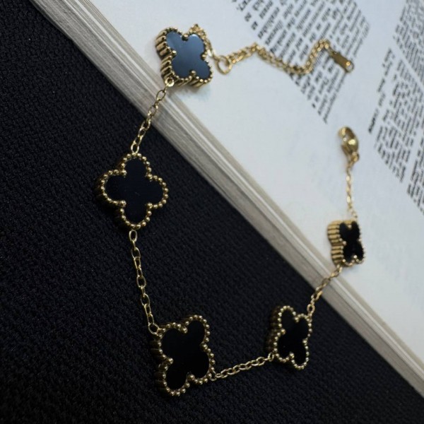 دستبند ونکلیف نگین مشکی کد DSB181447W