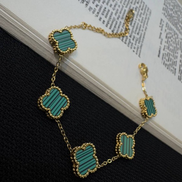 دستبند ونکلیف نگین سبز کد DSB181452W