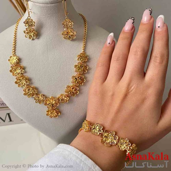 نیم ست زنانه برنجی شامل گردنبند و گوشواره و دستبند کد NIM141039W