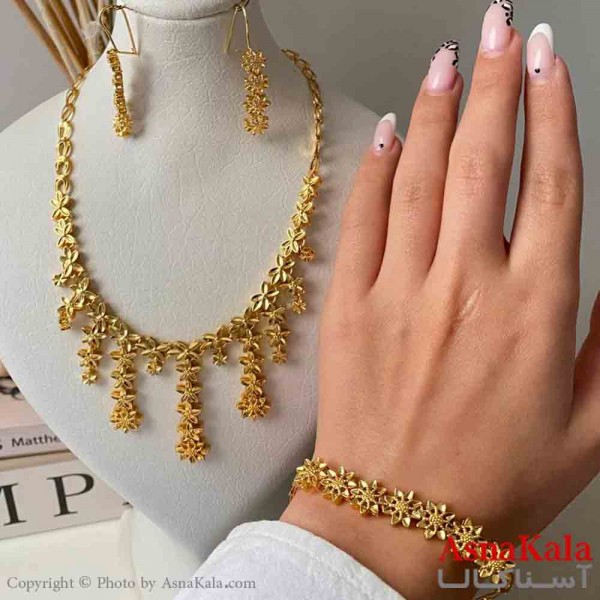 نیم ست زنانه برنجی شامل گردنبند و گوشواره و دستبند کد NIM141040W