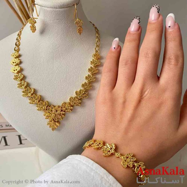 نیم ست زنانه برنجی شامل گردنبند و گوشواره و دستبند کد NIM141041W