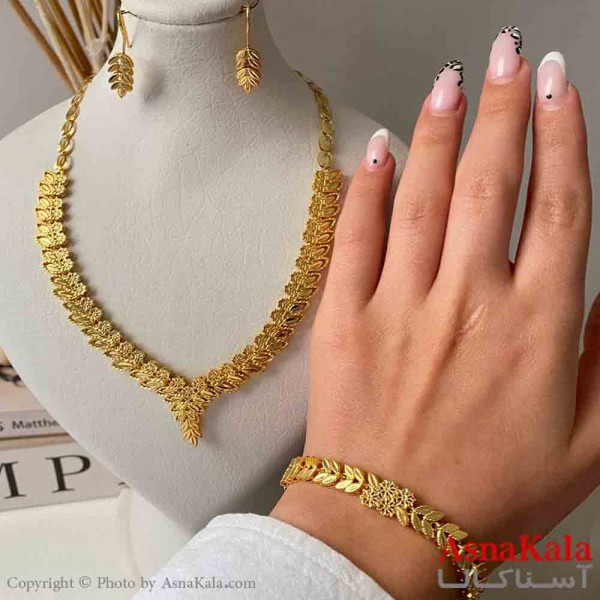 نیم ست زنانه برنجی شامل گردنبند و گوشواره و دستبند کد NIM141042W