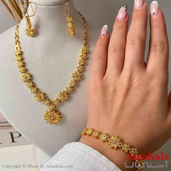 نیم ست زنانه برنجی شامل گردنبند و گوشواره و دستبند کد NIM141044W