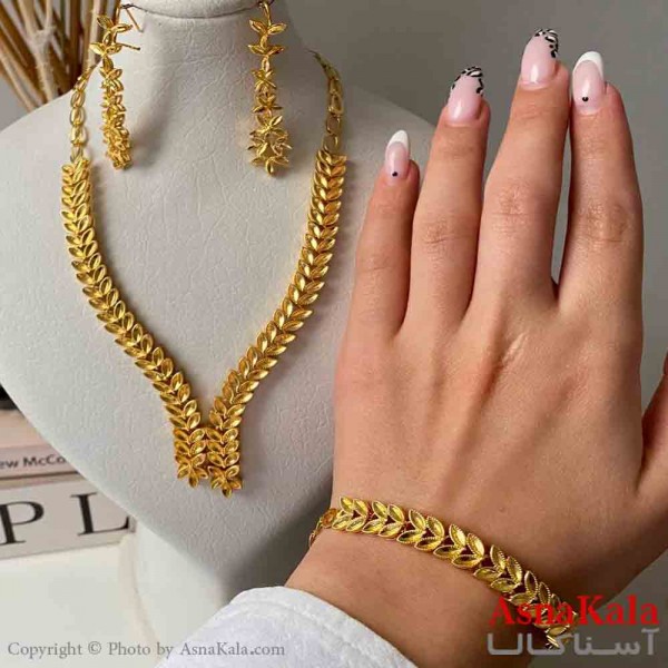 نیم ست زنانه برنجی شامل گردنبند و گوشواره و دستبند کد NIM141045W