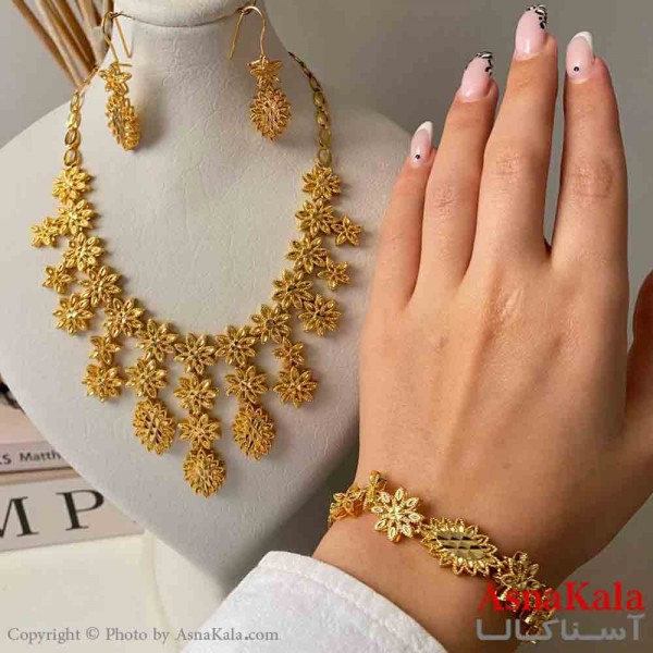 نیم ست زنانه برنجی شامل گردنبند و گوشواره و دستبند کد NIM141046W