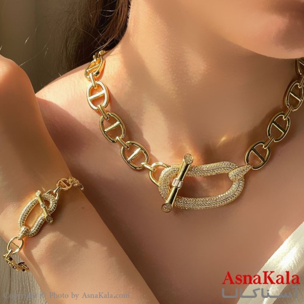 نیم ست زنانه هرمس نگیندار شامل گردنبند و دستبند ترند رنگ طلایی کد NIM141064W