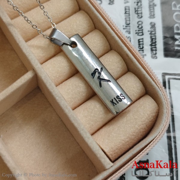 آویز گردنبند مردانه بوسه رنگ نقره ای کد GNB162291W