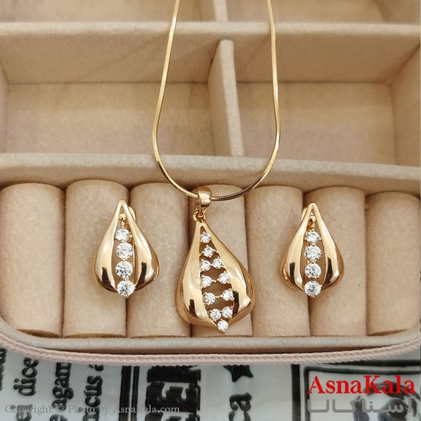 نیم ست زنانه ژوپینگ شامل گوشواره و گردنبند رنگ طلایی کد NIM141073W