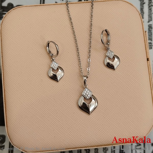 نیم ست زنانه ژوپینگ شامل گوشواره و گردنبند رنگ نقره ای کد NIM141089W