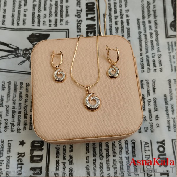 نیم ست زنانه ژوپینگ شامل گوشواره و گردنبند رنگ طلایی کد NIM141093W