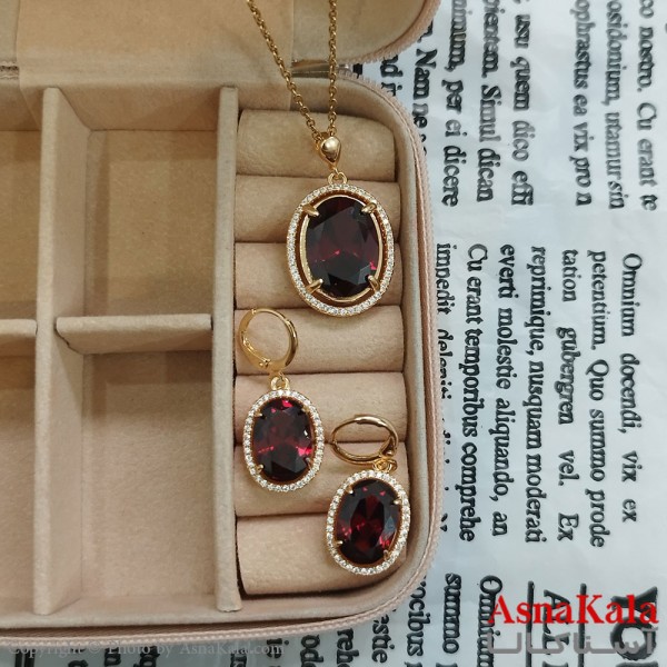 نیم ست زنانه شامل گردنبند و گوشواره  مدل بیضی جواهری  نگین قرمز رنگ طلایی کد NIM141118W