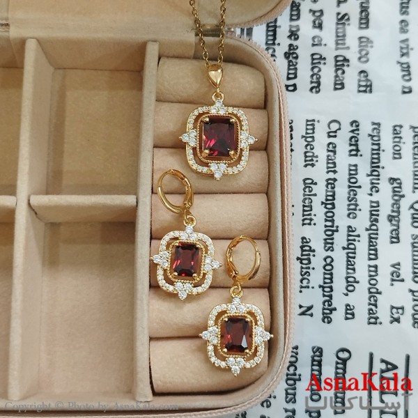نیم ست زنانه شامل گردنبند و گوشواره  مدل مدرن جواهری  نگین قرمز رنگ طلایی کد NIM141119W