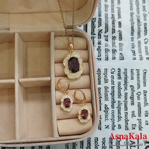 نیم ست زنانه شامل گردنبند و گوشواره  مدل گل جواهری  نگین قرمز رنگ طلایی کد NIM141120W