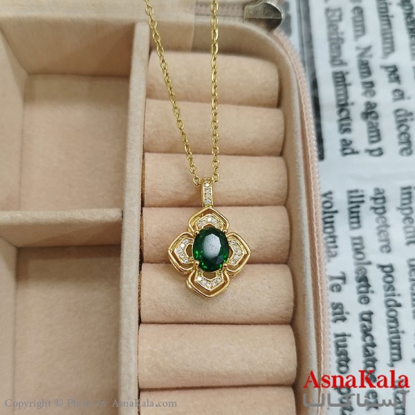گردنبند استیل گل و نگین  جواهری نگین سبز کد GNB162461W