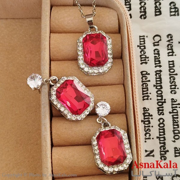 نیم ست زنانه شامل گردنبند و گوشواره مدل مربعی کد NIM141192W