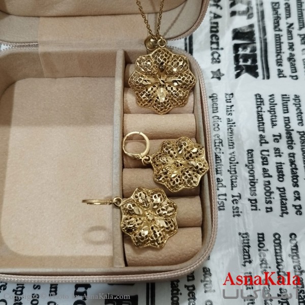 نیم ست زنانه برنجی شامل گردنبند و گوشواره کد NIM141215W