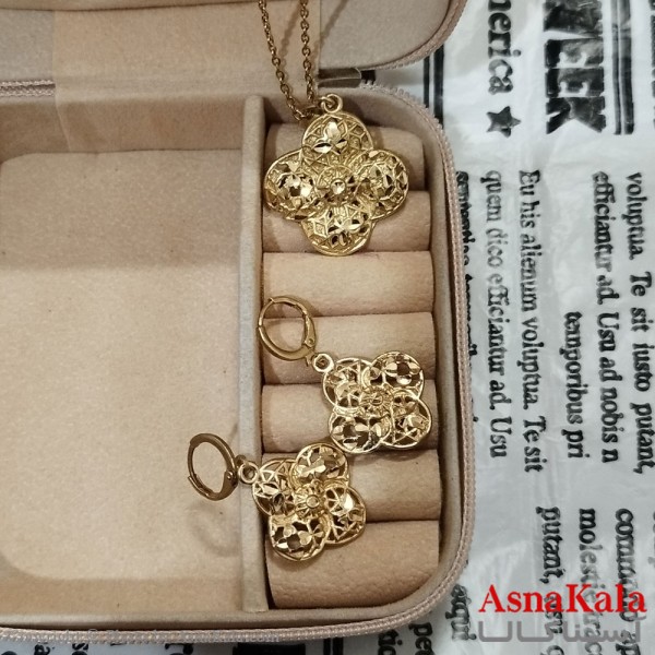 نیم ست زنانه برنجی شامل گردنبند و گوشواره کد NIM141216W