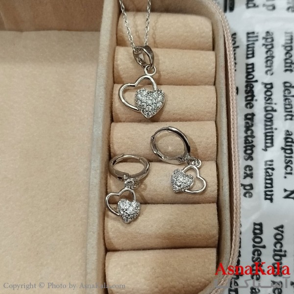 نیم ست زنانه قلب شامل گردنبند و گوشواره نگین دار نقره ای کد NIM141218W