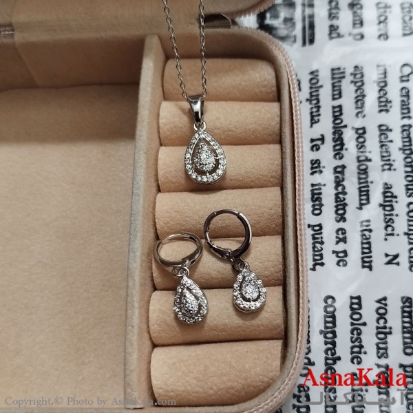 نیم ست زنانه اشکی شامل گردنبند و گوشواره نگین دار نقره ای کد NIM141219W