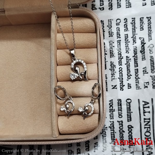 نیم ست زنانه شامل گردنبند و گوشواره نگین دار نقره ای کد NIM141227W