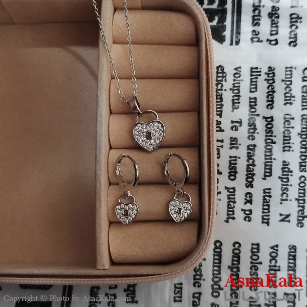 نیم ست زنانه شامل گردنبند و گوشواره نگین دار نقره ای کد NIM141235W