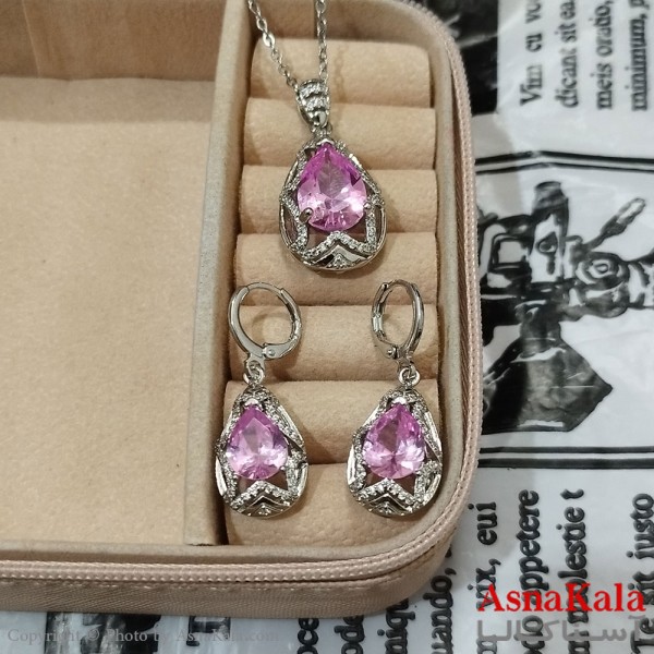 نیم ست زنانه شامل گردنبند و گوشواره نگین دار نقره ای کد NIM141243W