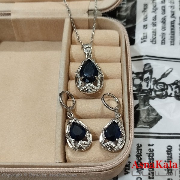 نیم ست زنانه شامل گردنبند و گوشواره نگین دار نقره ای کد NIM141244W