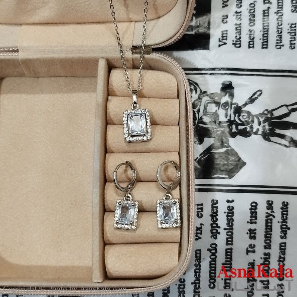 نیم ست زنانه شامل گردنبند و گوشواره نگین دار نقره ای کد NIM141247W