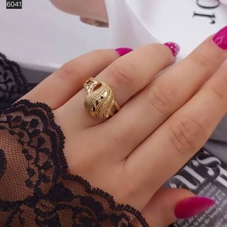 انگشتر زنانه تراش طلاروس رنگ ثابت مشابه طلا  ANG191731W