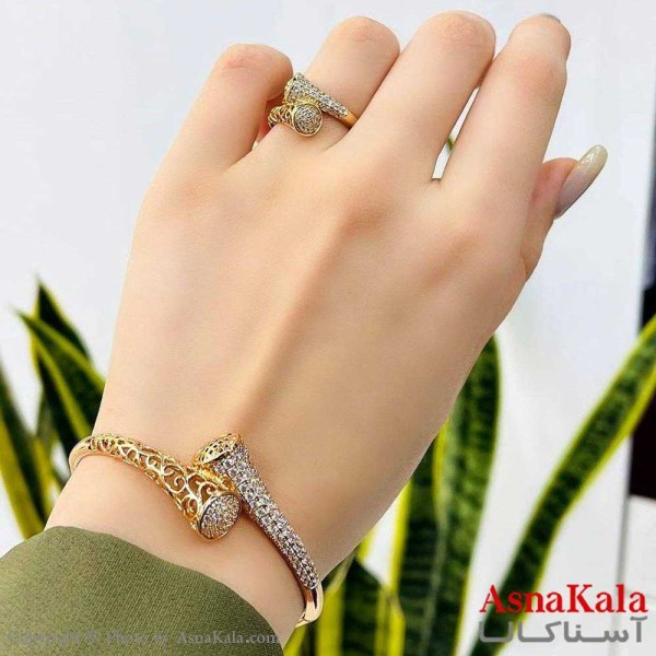 دستبند النگویی طلا یی نگین دار زنانه برند ژوپینگ کد DSB1800W