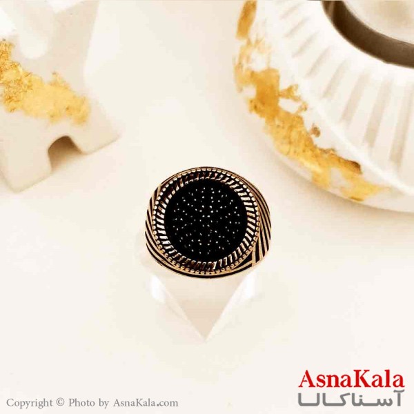 انگشتر طلاروس مردانه مدل نگین مشکی طرحدار گرد کد ANG19155W