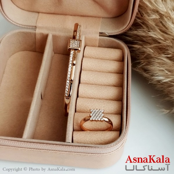 ست ژوپینگ اصل زنانه طلایی شامل (دستبند+انگشتر) مدل ساعتی نگین دار کد NIM14138W