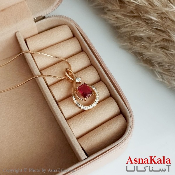 گردنبند ژوپینگ اصل زنانه مدل ملودی با نگین قرمز رنگ طلایی کد GNB16486W