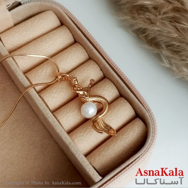 گردنبند ژوپینگ زنانه مدل عروس دریایی گیتاریست مرواریدی رنگ طلایی کد GNB16487W