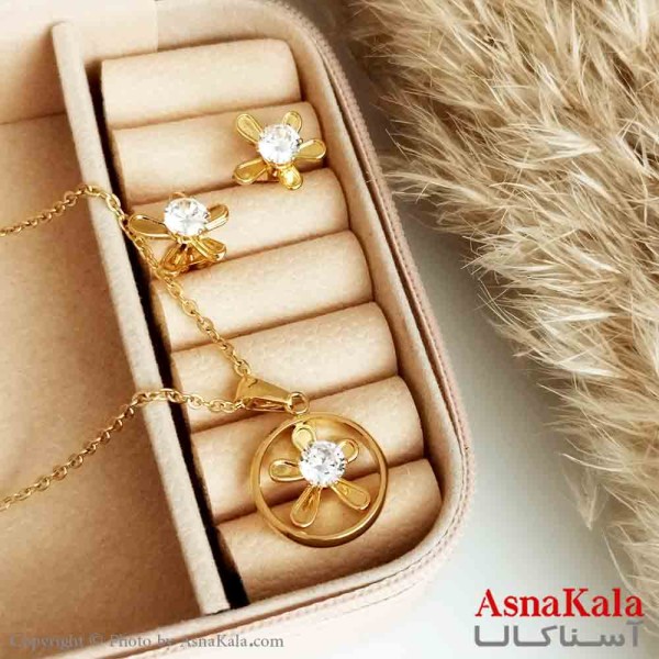 نیمست استیل دخترانه گل و نگین خاص رنگ طلایی کد NIM14275W