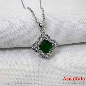 گردنبند استیل دخترانه مدل مثلث نگین سبز کد GNB161200W